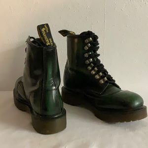 VINTAGE Dr.MARTENS Boot Sz.8 GREEN Leather Sliver eyelets England Made